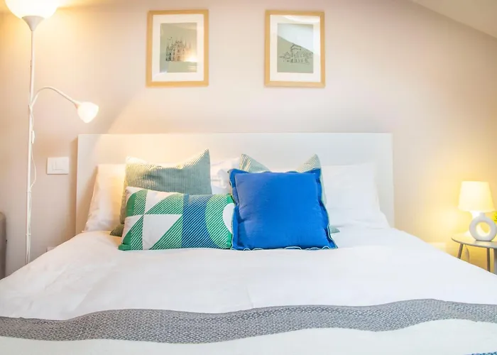 Small Island In Apartment Mailand